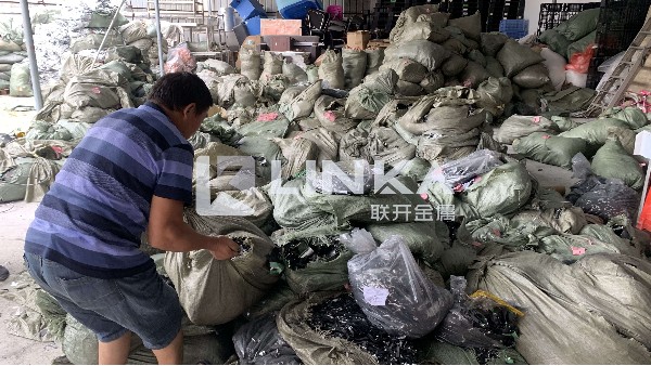 東莞鋰電池正負極回收案例—19年11月6日東莞聯(lián)開回收現(xiàn)場