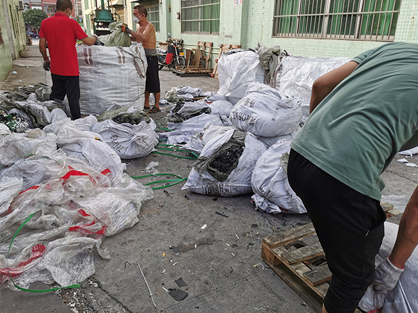 北京正極片回收 鋰電池回收 聯系電話 16年正規(guī)公司